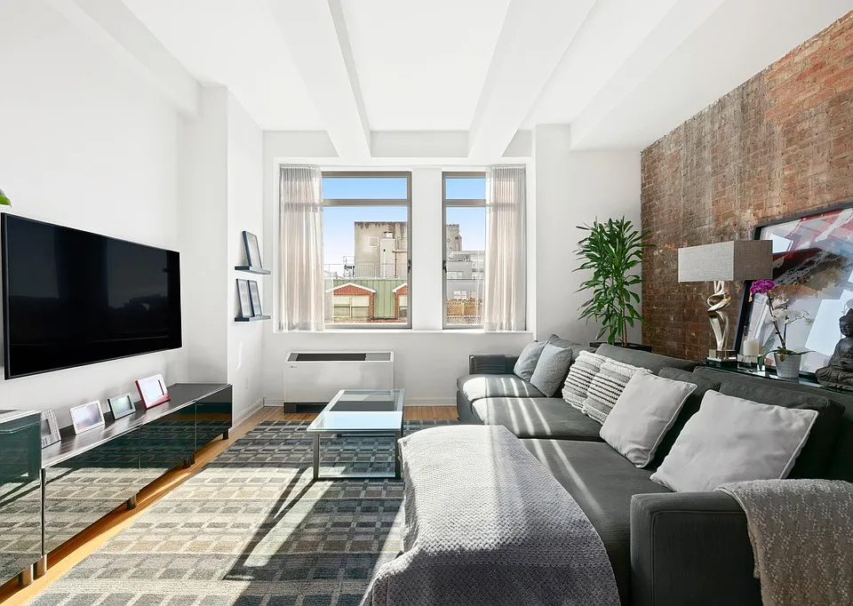 252 7th Ave #10T