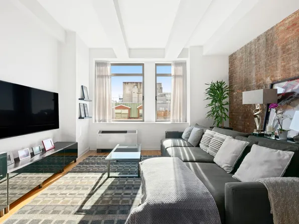 252 7th Avenue image 1 of 9