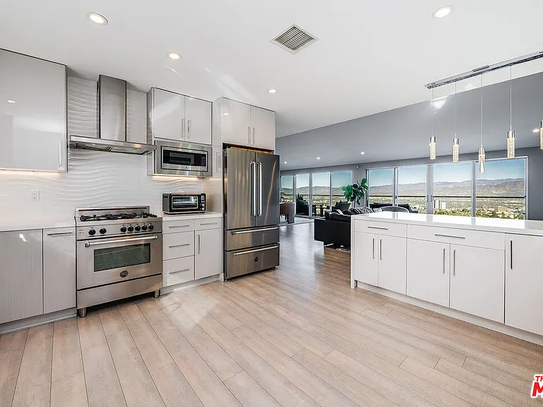7191 Pacific View Dr — Photo 8