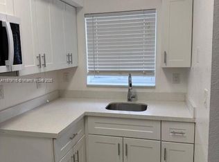 402 NW 84th Ter #402, Miami, FL 33150