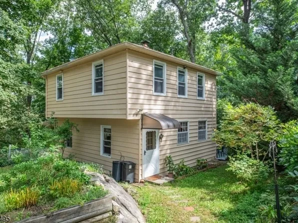 19 Skyland Ave, Wanaque Boro, NJ 07420