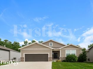 1128 SW Blackpool Dr, Lees Summit, MO 64083