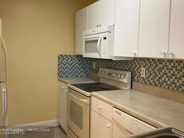 1047 Twin Lakes Dr #27-F, Coral Springs, FL 33071