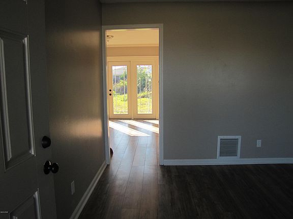 5th image of 4124 Leslie Ln