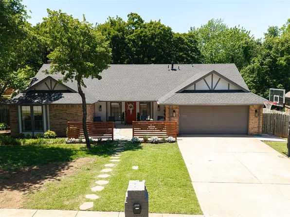 3725 Coachlight Dr, Edmond, OK 73013