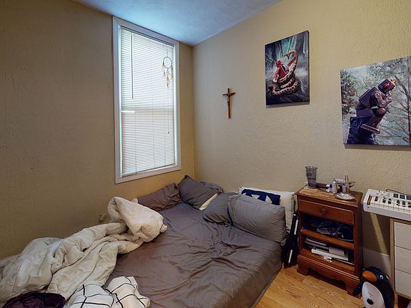 4th image of 24 Maverick St #1