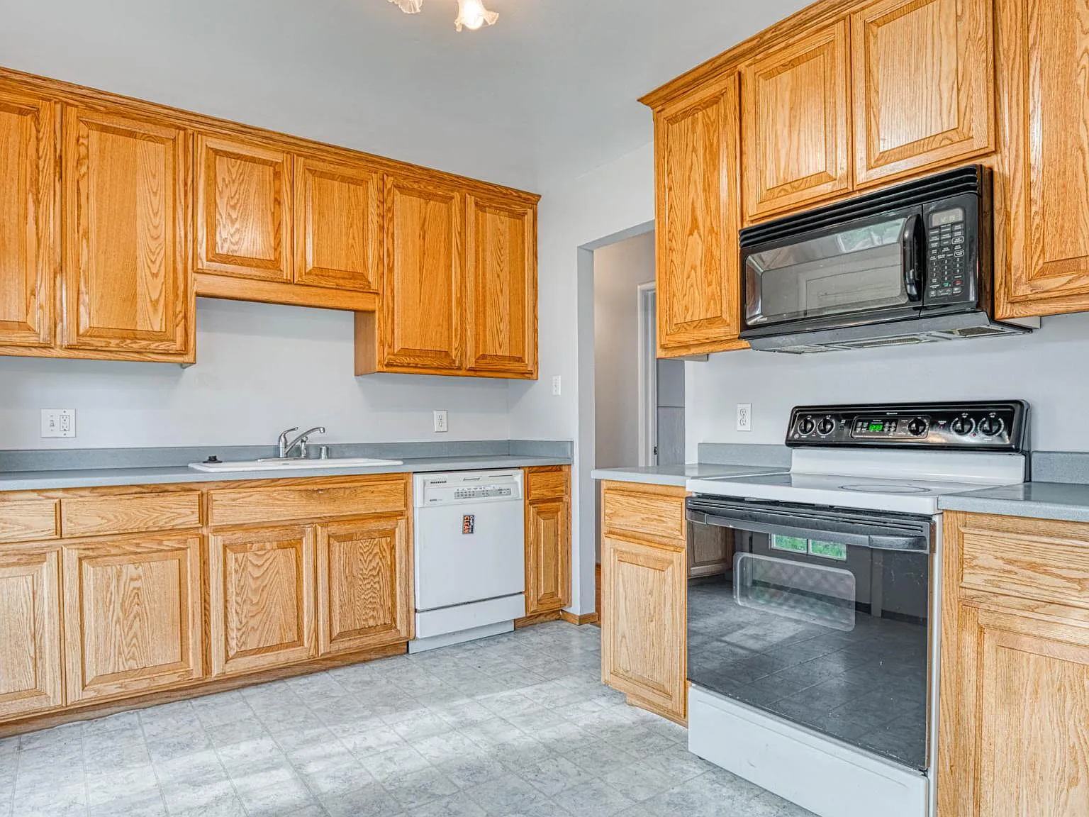 3 bed, 1168 sqft, $2,795 — Photo 3