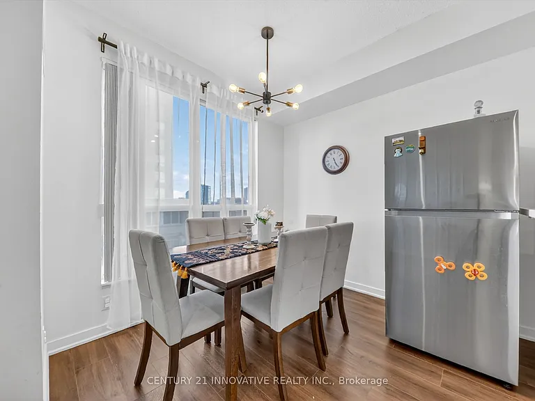 36 Lee Centre Dr #Townhouse 307 — Photo 14