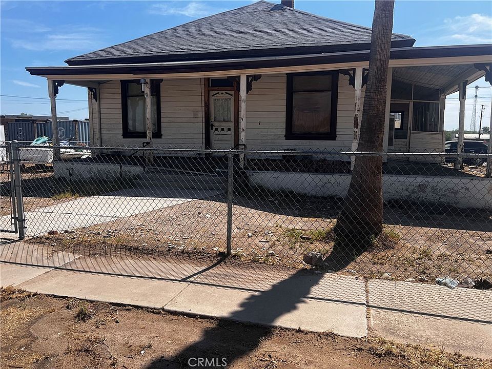 1st image of 421 Palm Way