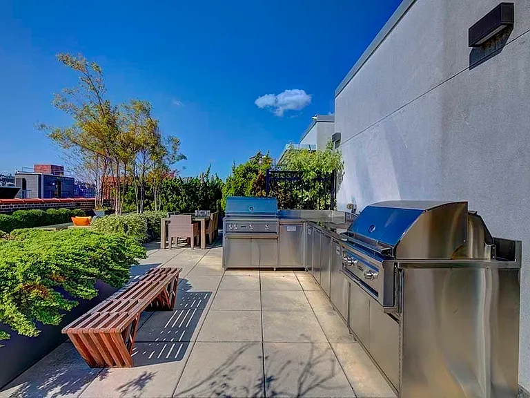 140 W 22nd St #5B — Photo 1