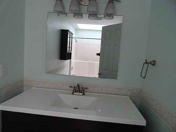 4th image of 1017 NE Knights Ct