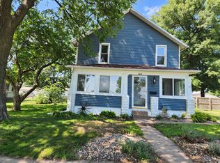 1909 Wallace St, Muscatine, IA 52761