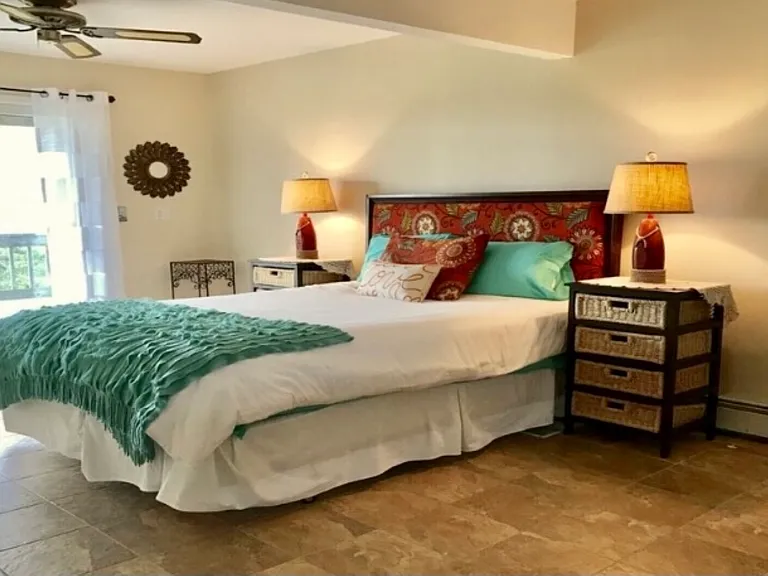E Lake Dr — Photo 8
