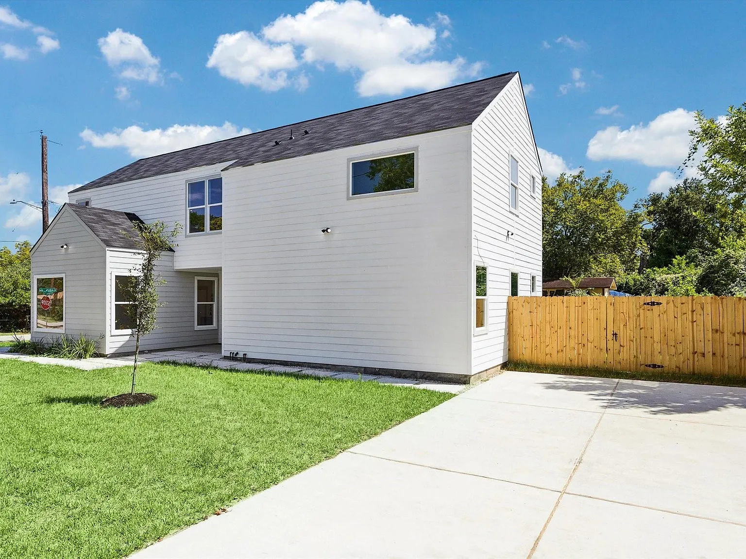 3 bed, 2.0 bath, 2585 sqft, $2,000 — Photo 3