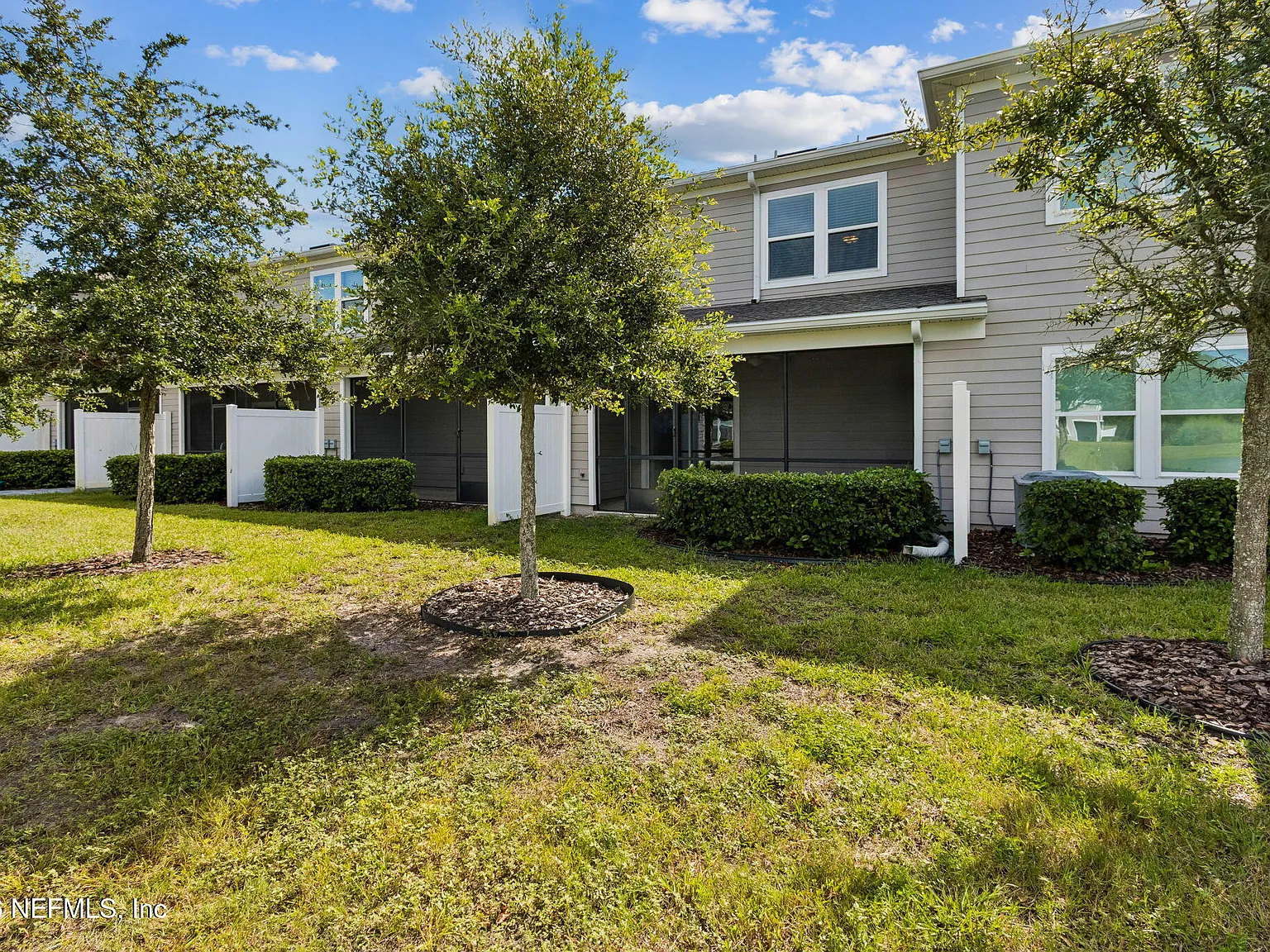 3 bed, 2.5 bath, 1660 sqft, $2,200 — Photo 3