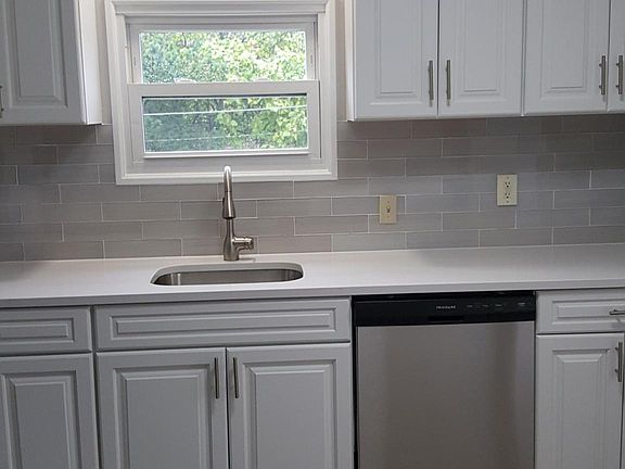 5th image of 1320 Hathaway Ave