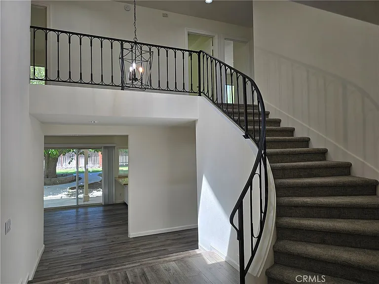 25317 Avenida Ronada — Photo 4