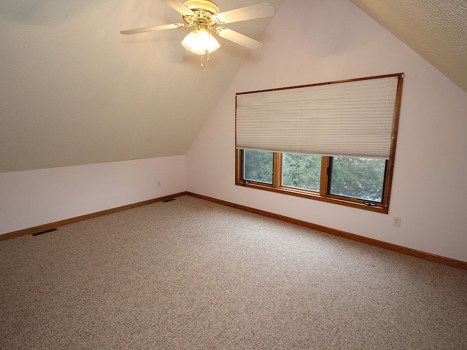 1st image of 10448 Lake Crest Dr