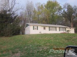 1302 N 9th St, Wathena, KS 66090