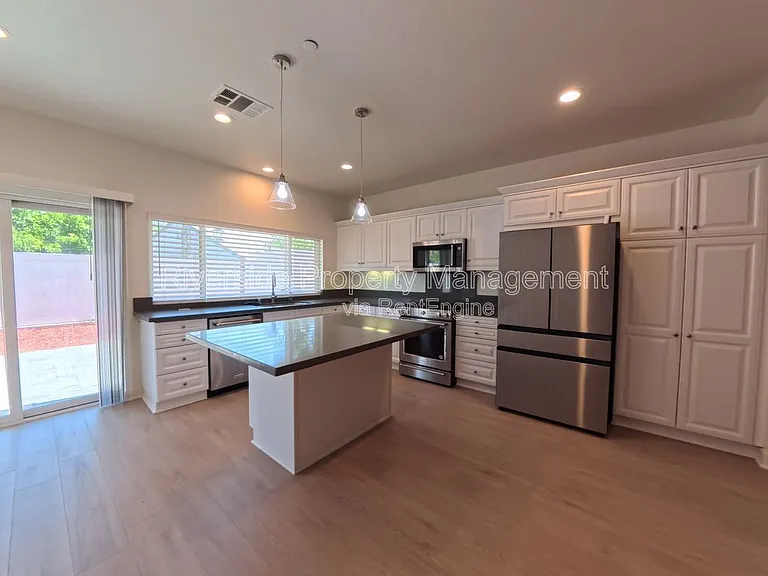 2921 Gibson St — Photo 7