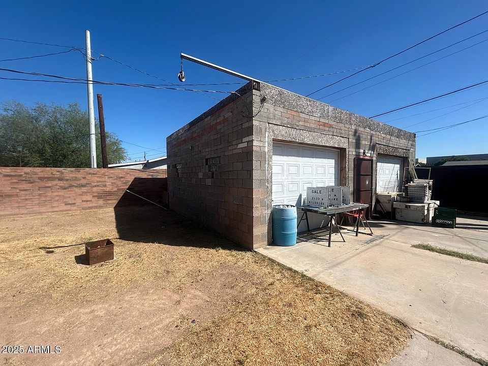 2nd image of 2133 W WILSHIRE Drive
