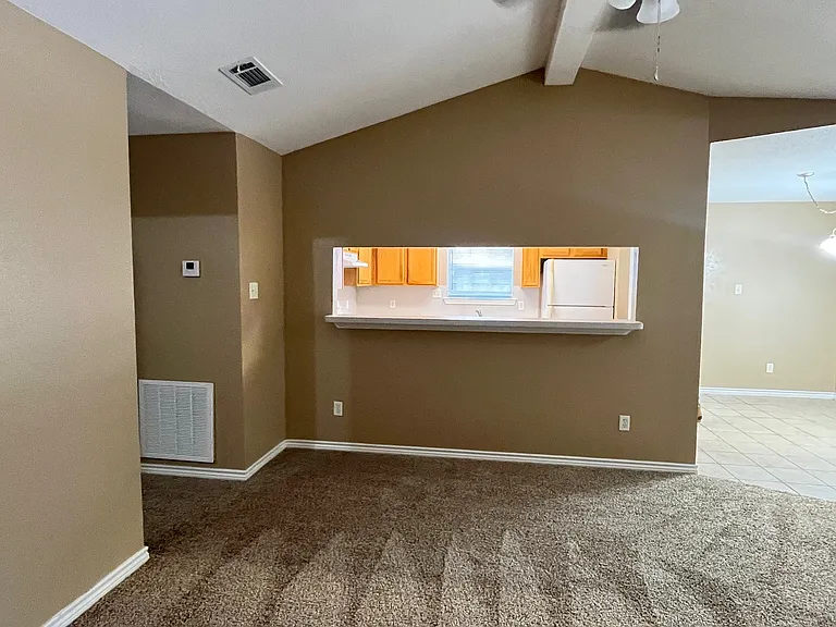 943 Sun Meadow St — Photo 3