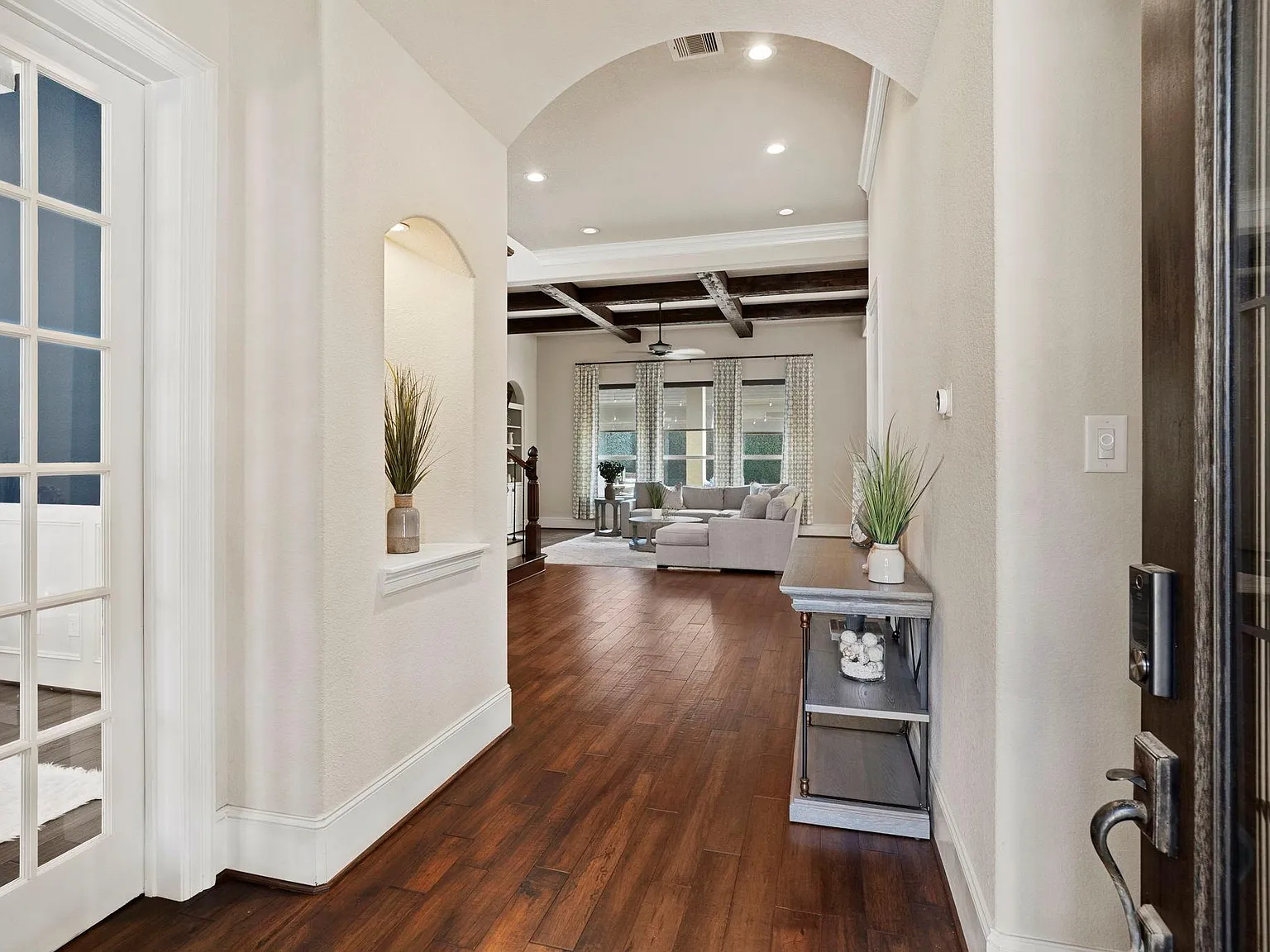 4 bed, 3.5 bath, 4722 sqft, $7,500 — Photo 3