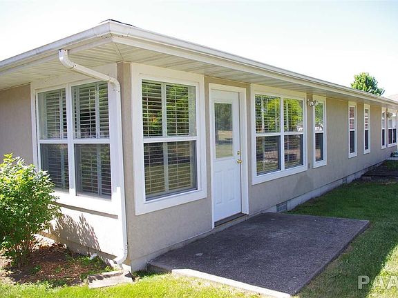 3rd image of 1053 Hawthorn Rdg