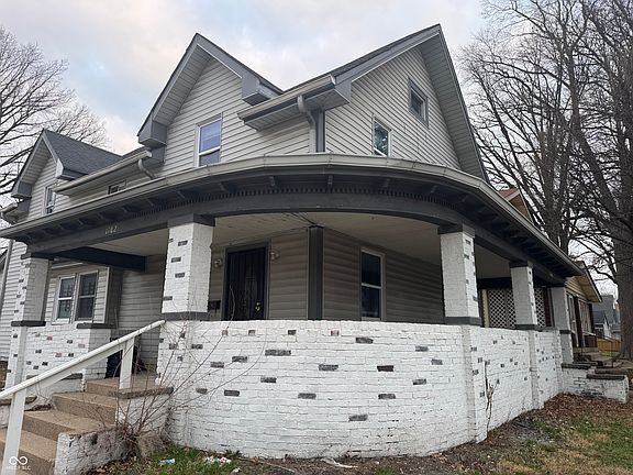 2nd image of 1102 N Dearborn St