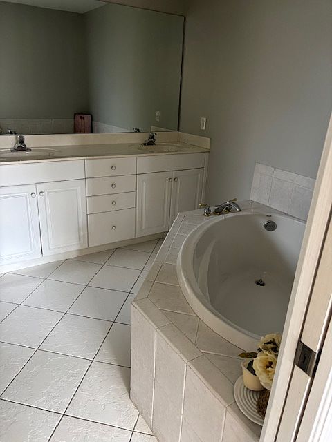 1st image of 3969 Bishopwood Ct E Unit 101
