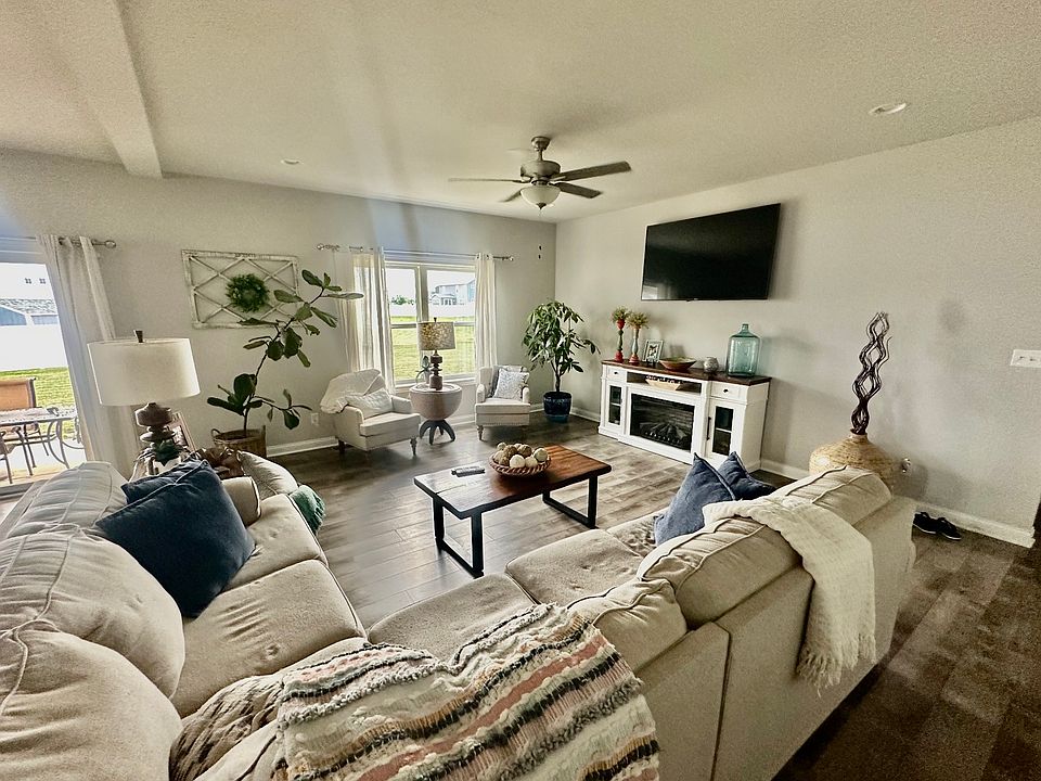 1st image of 9945 Beacon Pointe Ln