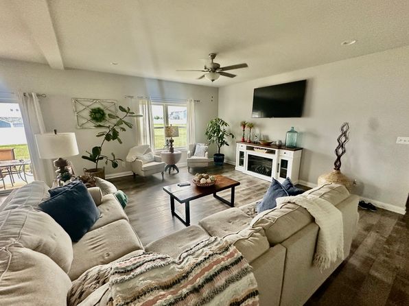 9945 Beacon Pointe Ln