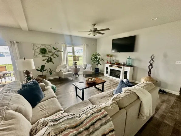 9945 Beacon Pointe Ln, Cedar Lake, IN 46303