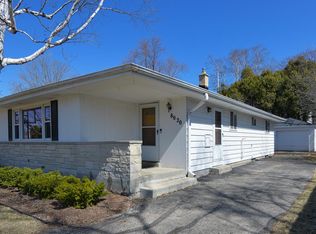 8020 N Mohawk Rd, Fox Pt, WI 53217