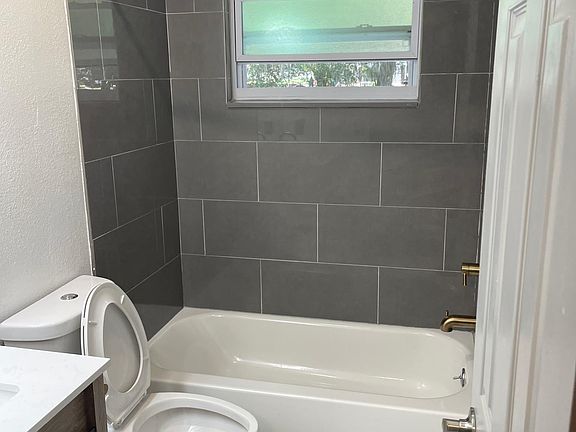 4th image of 7919 Lakeshore Dr #D