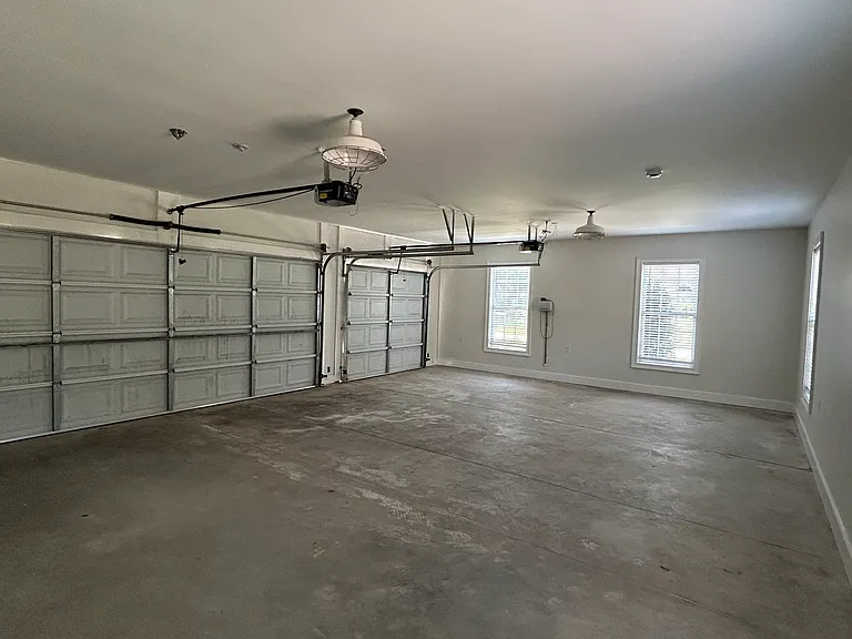 389 Chastain Cir — Photo 4