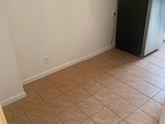 4th image of 24-25 27th St #4R