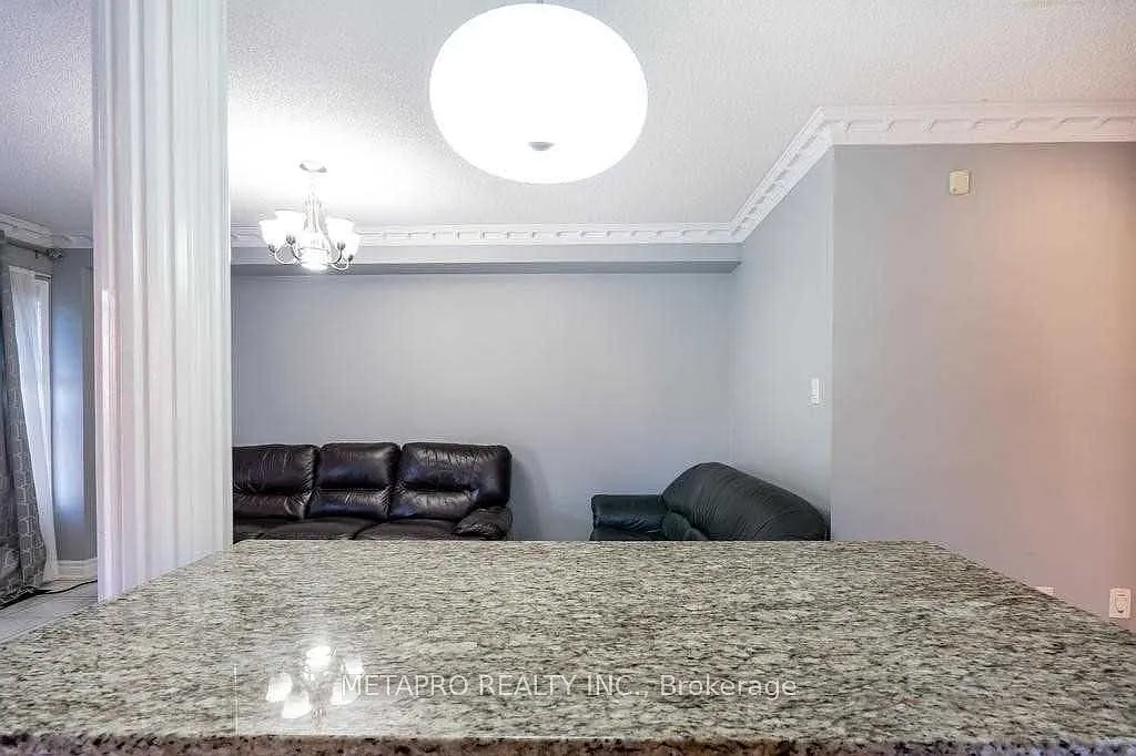 4 bed, $3,300 — Photo 2