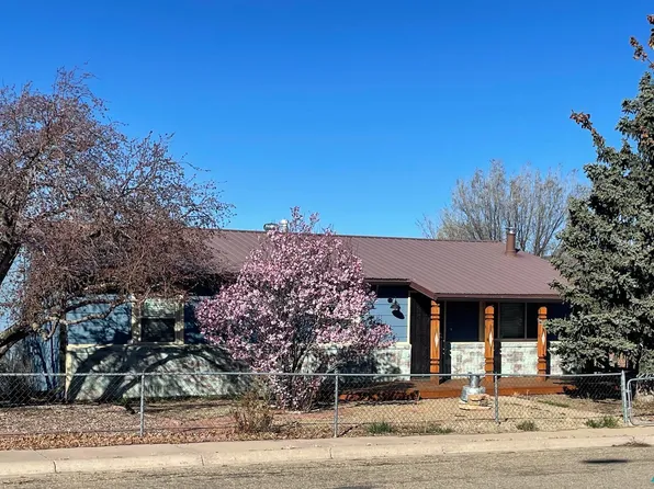 736 Legion Dr, Las Vegas, NM 87701