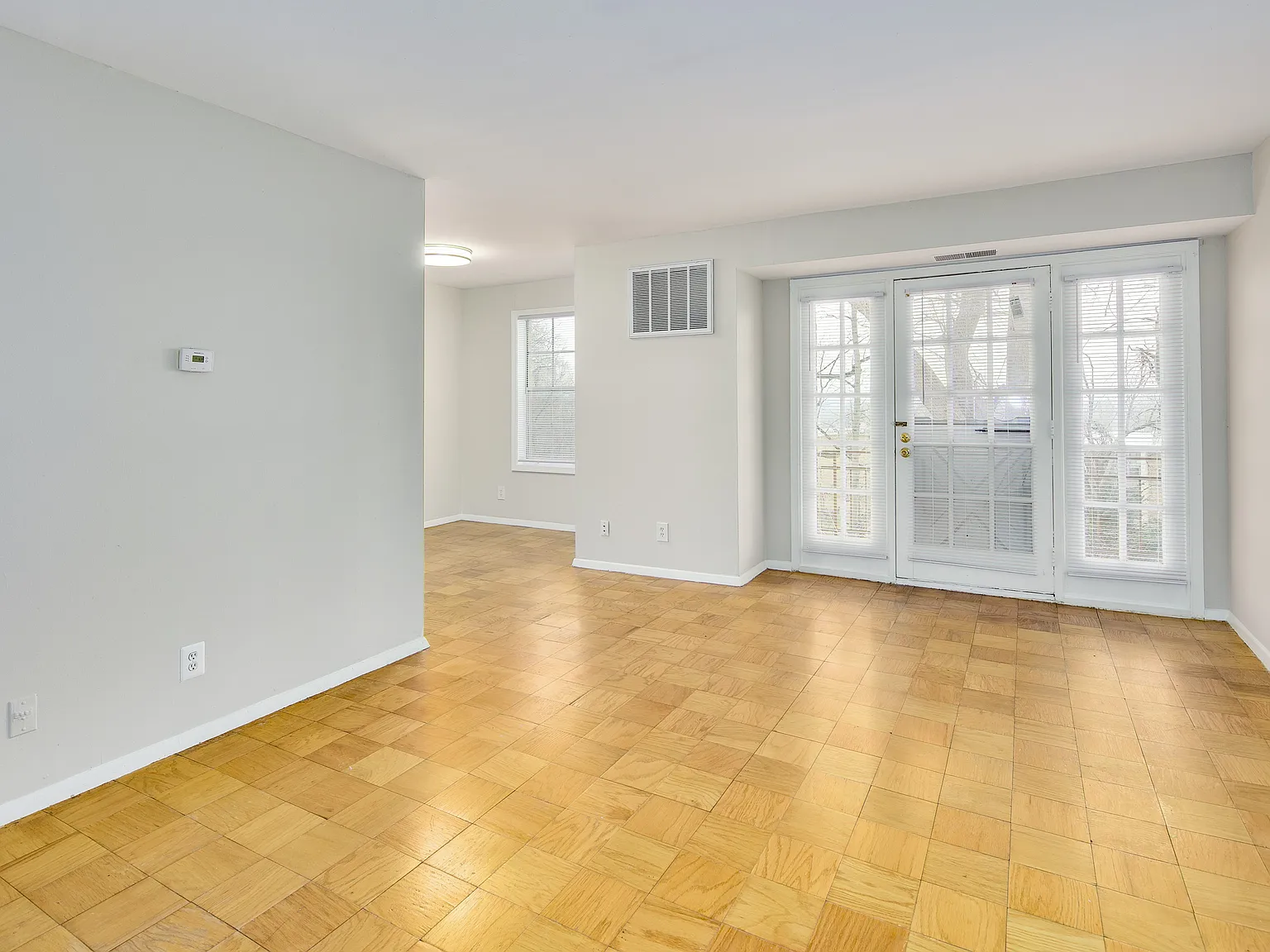 Finian's Court Apartments — Photo 4