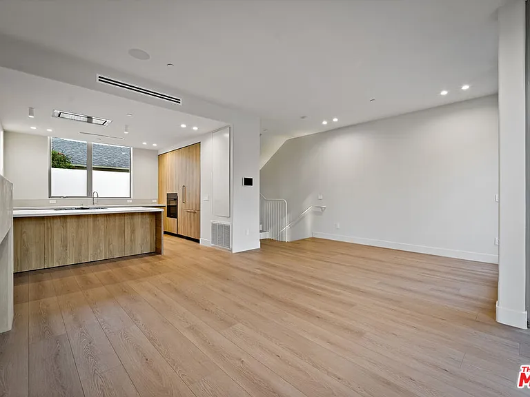 755 N Alfred St #B — Photo 3