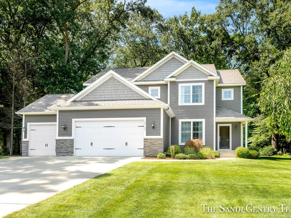 18101 Hidden Trail Dr, Spring Lake, MI 49456