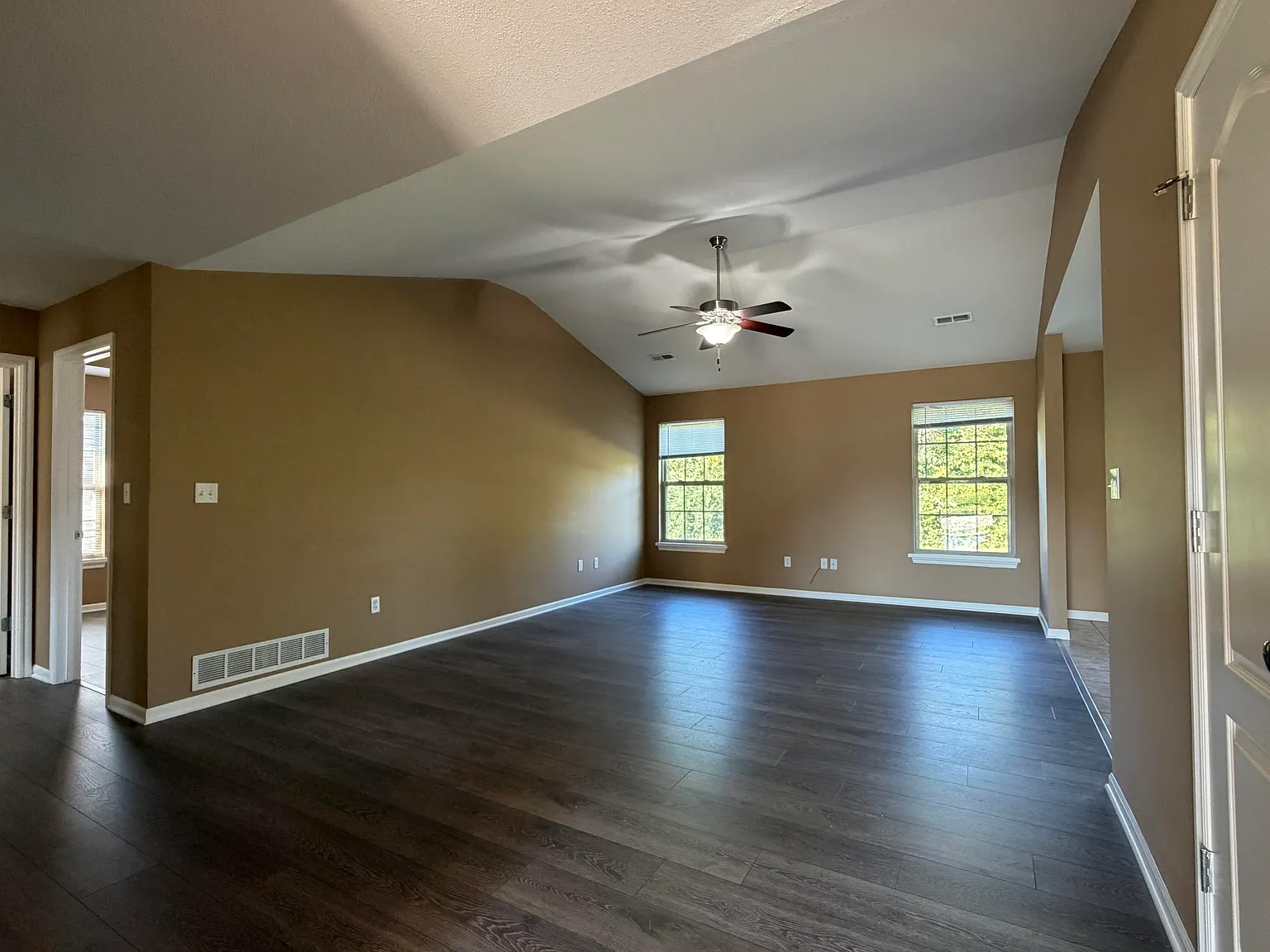 3 bed, 2.0 bath, $1,700 — Photo 3