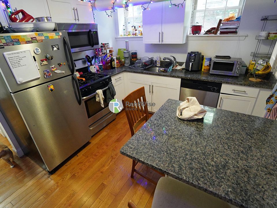 2nd image of 6 Camelot Ct #C