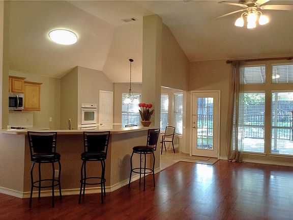 3rd image of 7204 Chaucer Dr