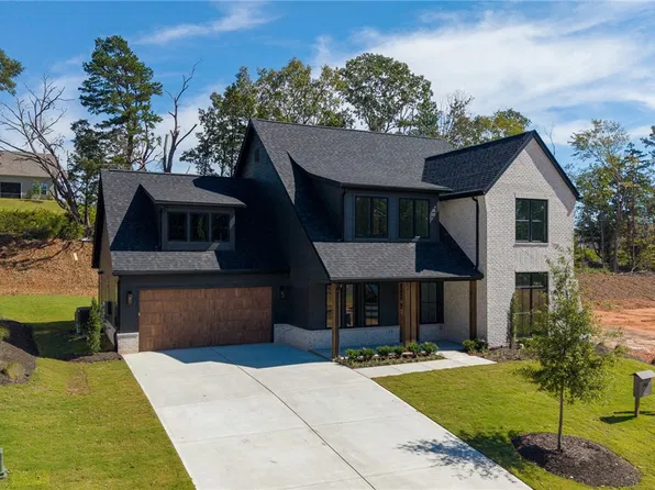 305 Heather Dr, Central, SC 29630