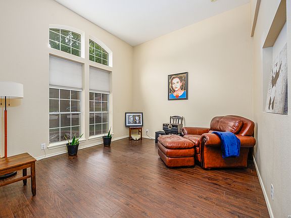 4th image of 8807 Brae Crest Dr
