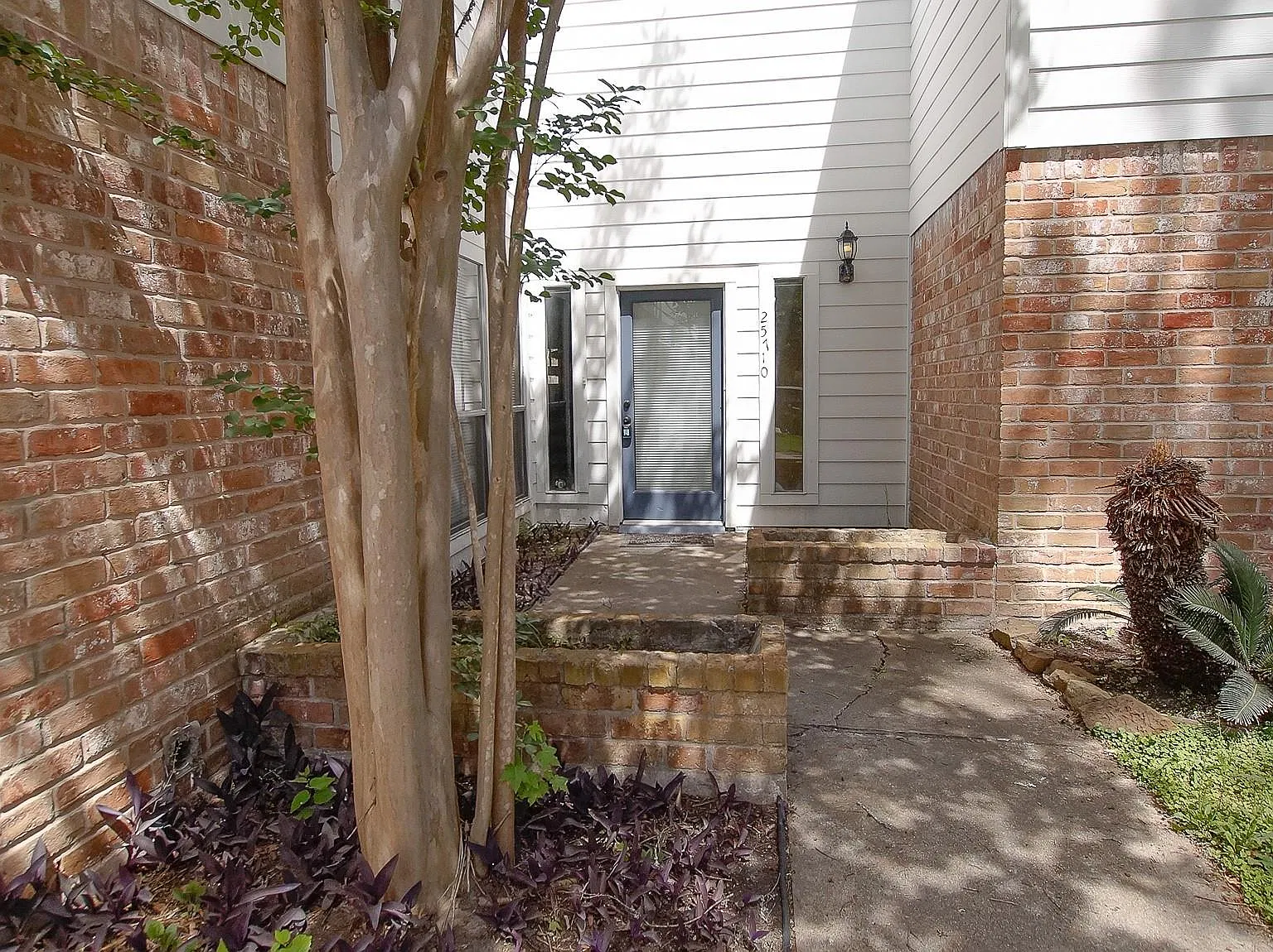 3 bed, 2.0 bath, 2224 sqft, $1,850 — Photo 3