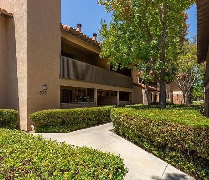 575 D St Chula Vista CA 91910-Walk Path