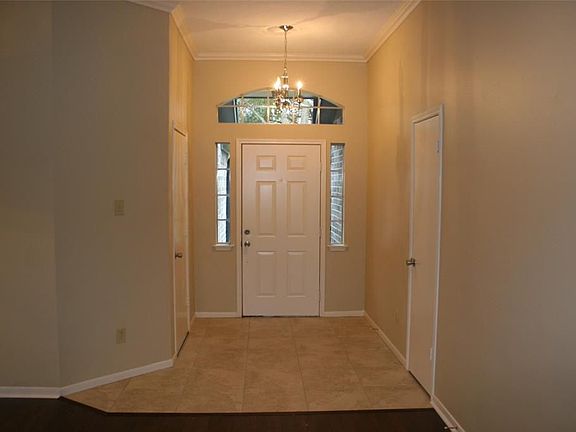 2nd image of 211 Scarlet Maple Dr